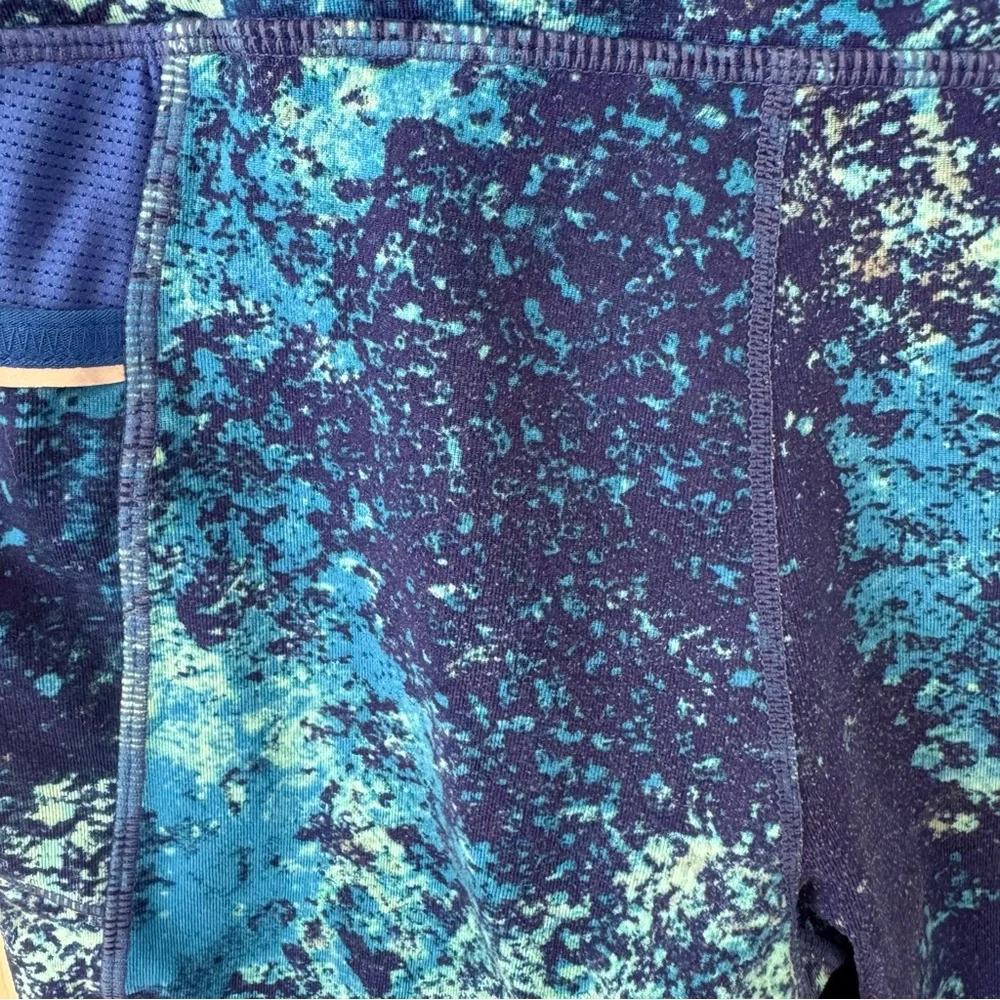 Athleta Splatter Be Free Knicker Crop Leggings Blue print size X-Small cropped - Picture 6 of 8